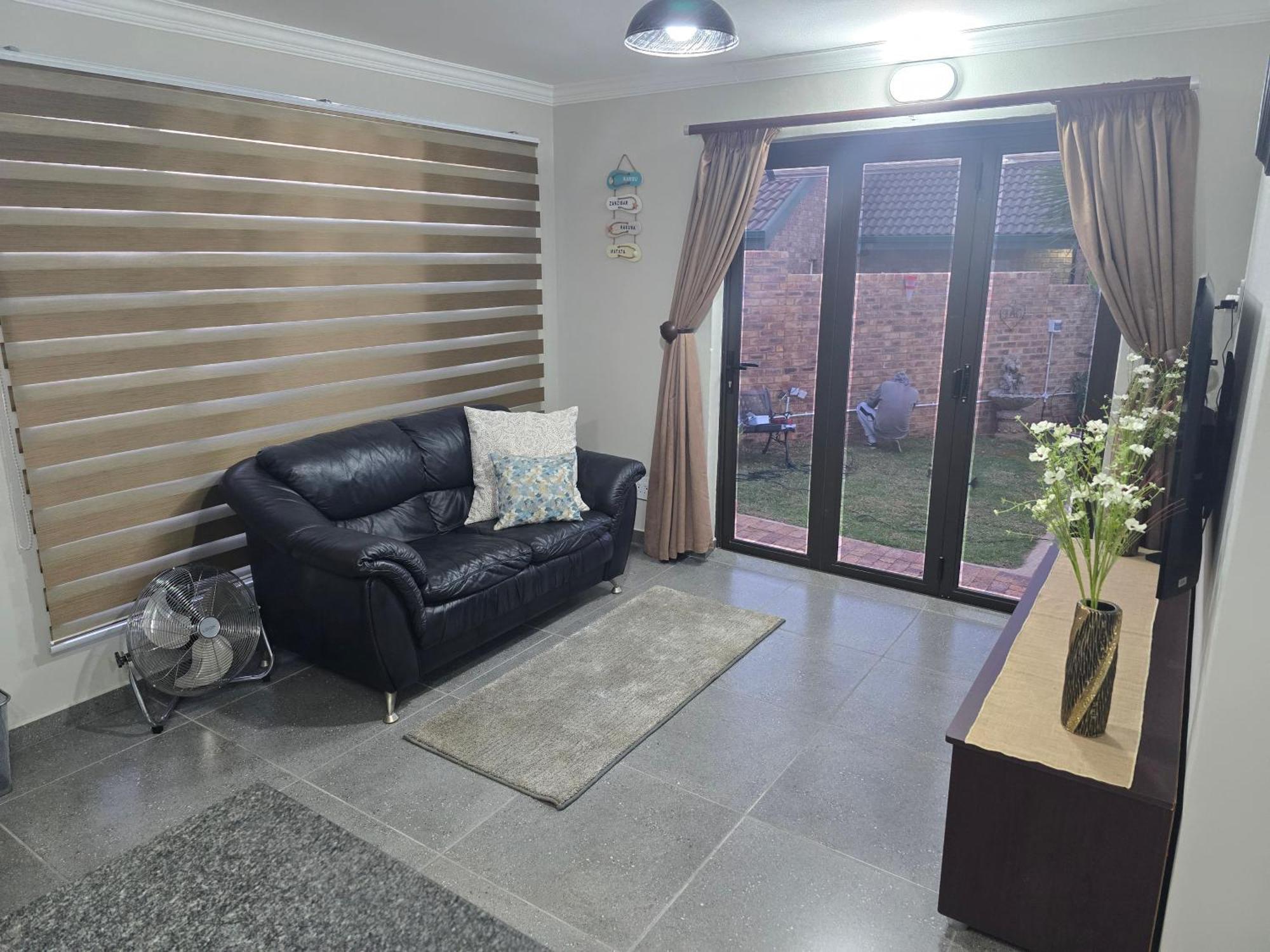 Lavender Villa No Loadshedding Κέμπτον Παρκ Δωμάτιο φωτογραφία